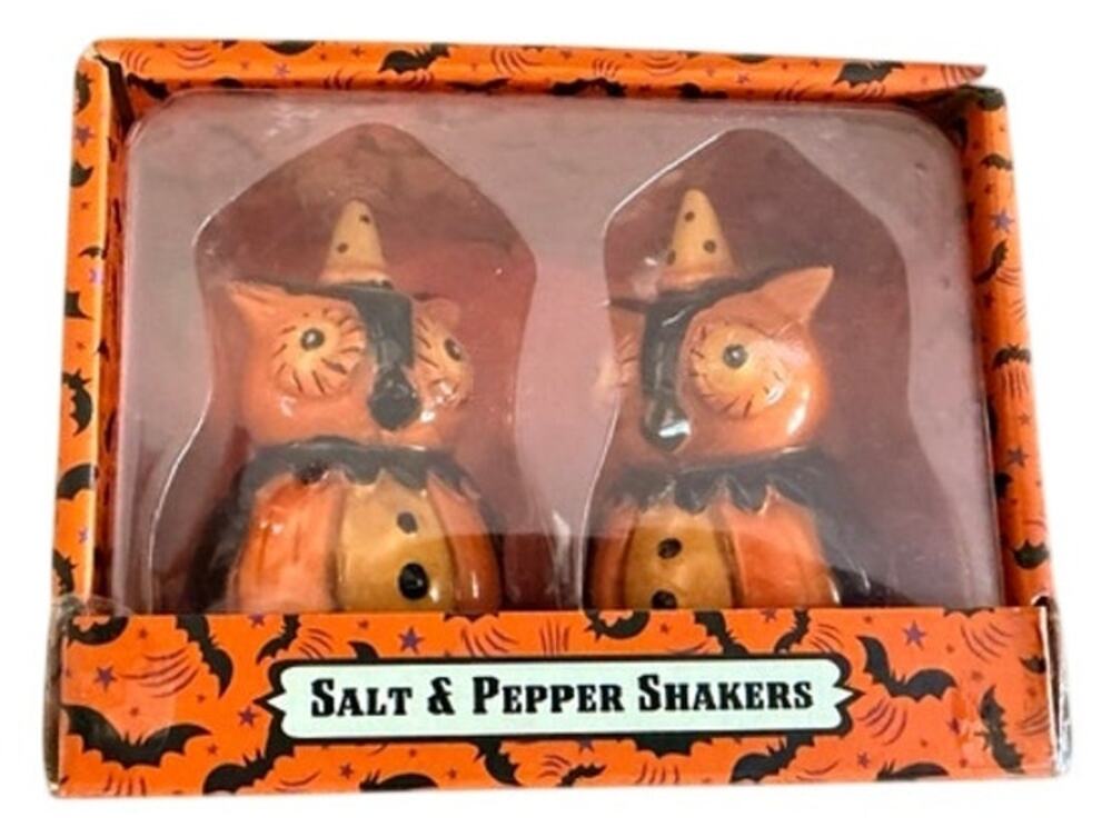Johanna Parker Halloween Cat in Pumpkin Salt & Pepper Shakers NIB Cody Foster